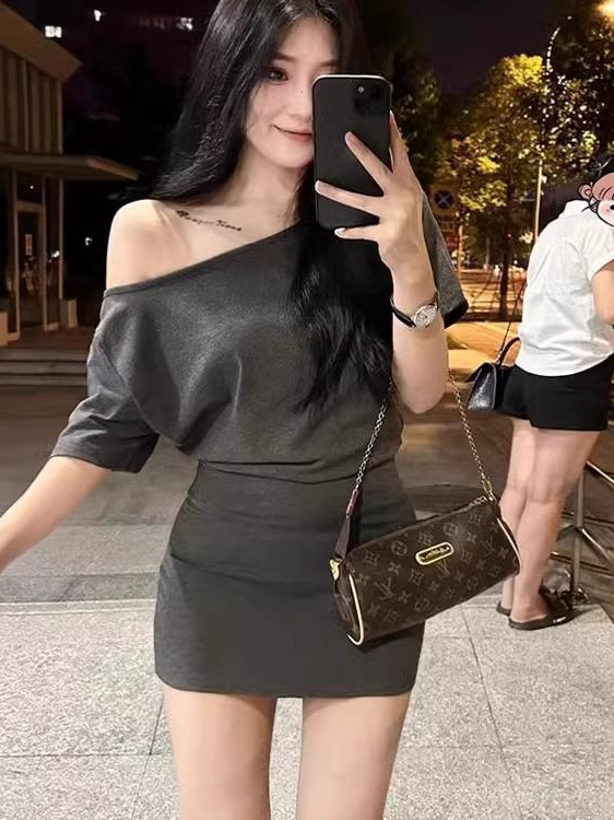 小个子收腰灰色斜肩包臀裙子女夏季新款纯欲辣妹风露肩连衣裙|undefined