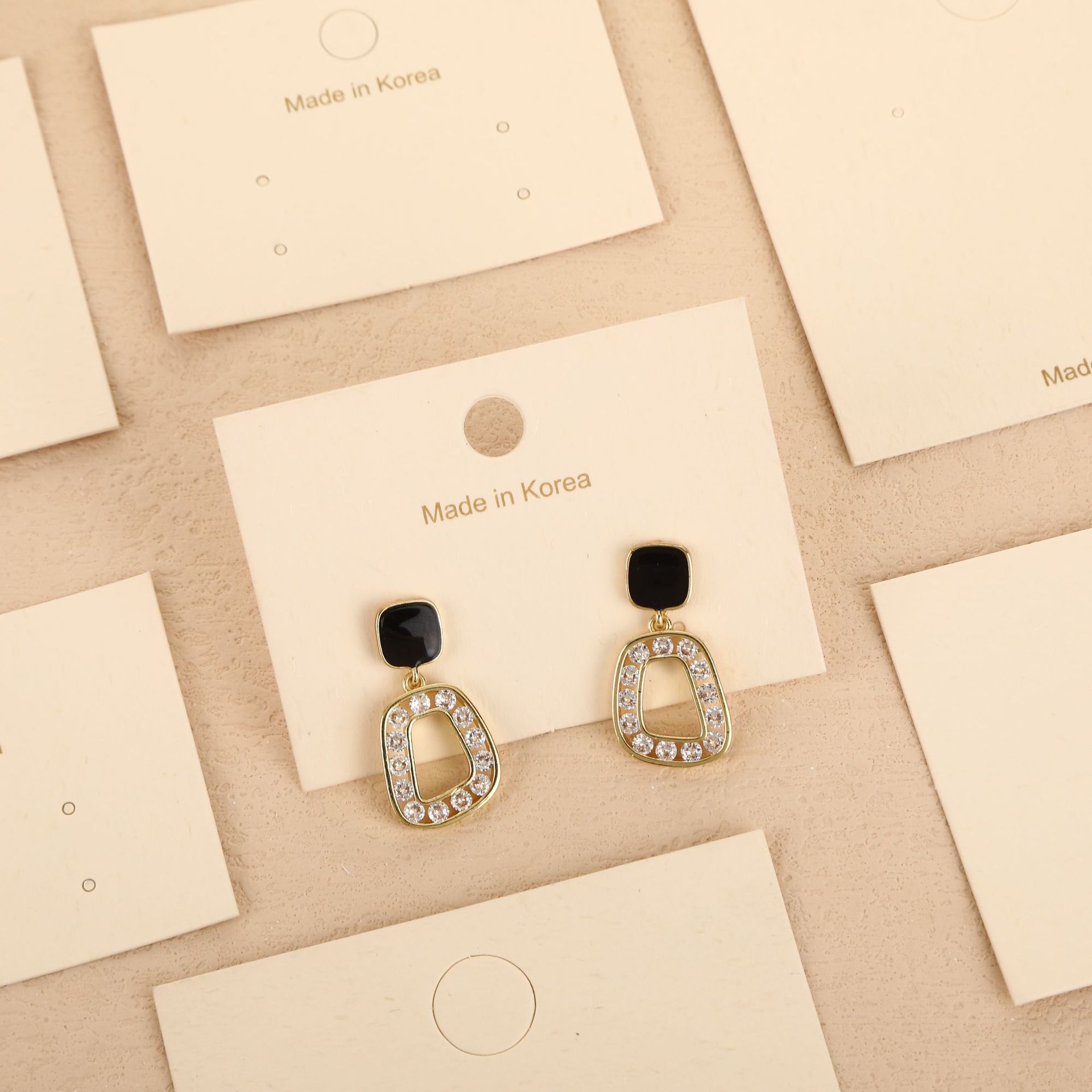 Fábrica directa de aretes explosivos joyas de embalaje tarjeta de papel de hierba tarjeta blanca en stock al por mayor