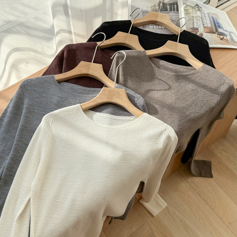 High-Quality Factory Seamless One-Piece Fine-Spun Superfine Wool Base Shirt for Women with Water Ripple Texture, Round Neck, Long-Sleeve Knitwear High-Quality Factory Seamless One-Piece Fine-Spun Superfine Wool Base Shirt for Women with Water Ripple Texture, Round Neck, Long-Sleeve Knitwear