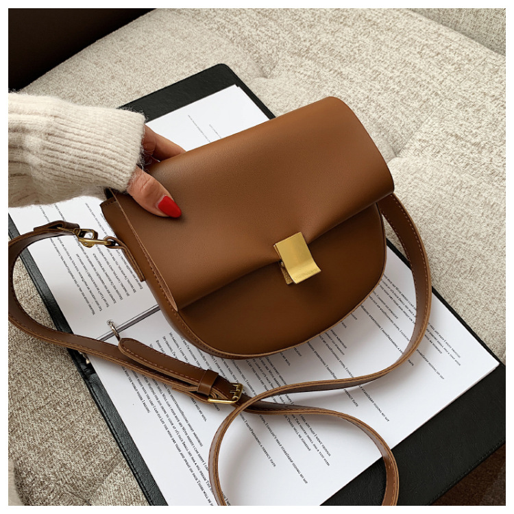 Korean Version Of The Simple Texture Small Bag Autumn 2021 New Trendy Fashion One-shoulder Cross-body Saddle Bag display picture 4