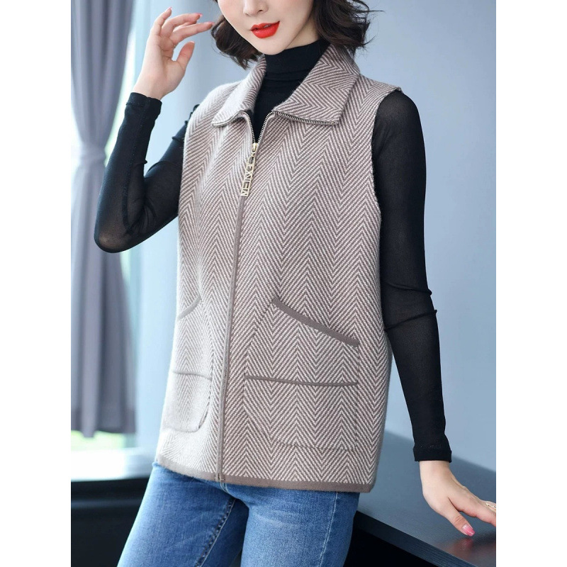 Women's knitted vest vest vest in spring and autumn lapel top with a new style of middle-aged and elderly horse clips and fashionable cardigan