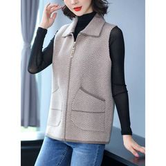 Women's knitted vest vest vest in spring and autumn lapel top with a new style of middle-aged and elderly horse clips and fashionable cardigan