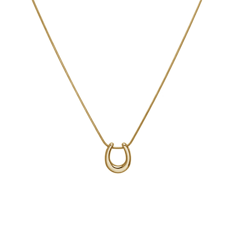 Colgante en forma de U collar de titanio acero chapado en oro no se desvanece hebilla de herradura luz de lujo temperamento cadena de clavícula joyería en vivo caliente