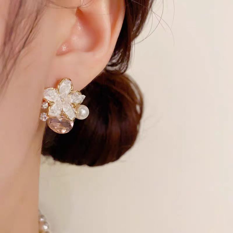 Cubic Zirconia And Pearl Stud Earrings For Everyday Elegance_voghion.com