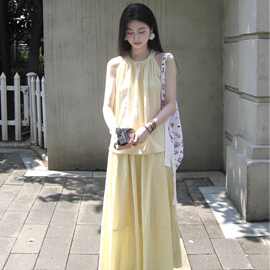 浅黄色挂脖背心高腰半身裙两件套女夏法式褶皱小个子气质套装