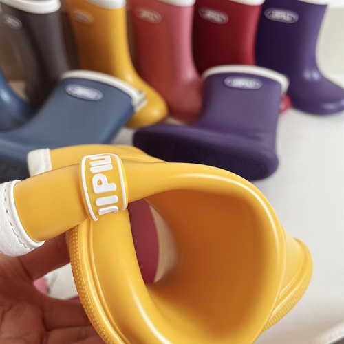 Japanese children's rain boots kindergarten girls lightweight water shoes non-slip rain boots baby elementary school boys rubber shoes middle tube