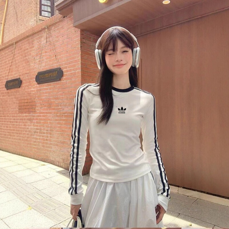 Clover Embroidery Spring and Autumn Long-Sleeve T-Shirt, Slim Fit Round Neck, Slimming Striped Thin Sweatshirt for Women
