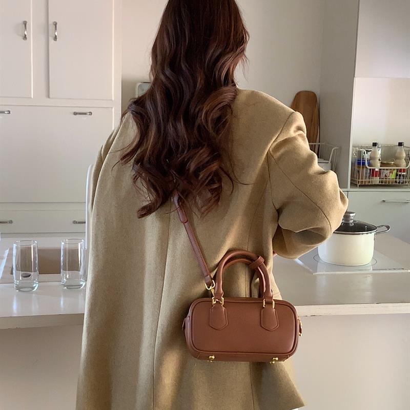 Osun Korean Style Niche Versatile Bowling Bag For Women Retro Simple Shoulder Crossbody Small Square Handbag - Thumbnail 4