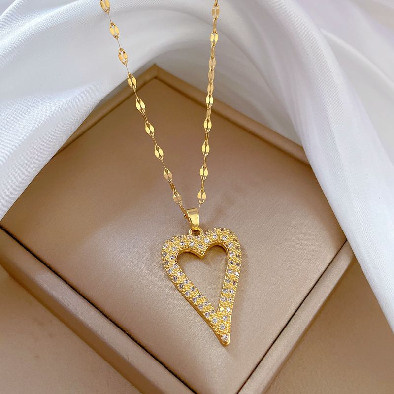 Fashion Heart Shape Stainless Steel Copper Plating Artificial Diamond Pendant Necklace display picture 2