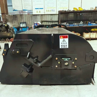 厂家定制装载机滑移机带封闭式清扫器沙石 矿厂路面清洁设备