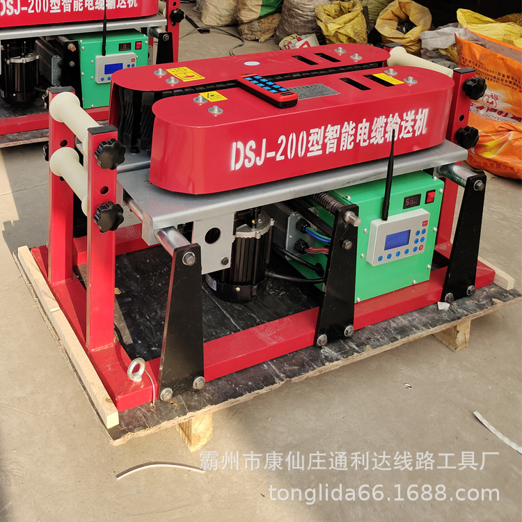 履带式电缆输送机多少钱一台智能遥控输送机多少钱一台