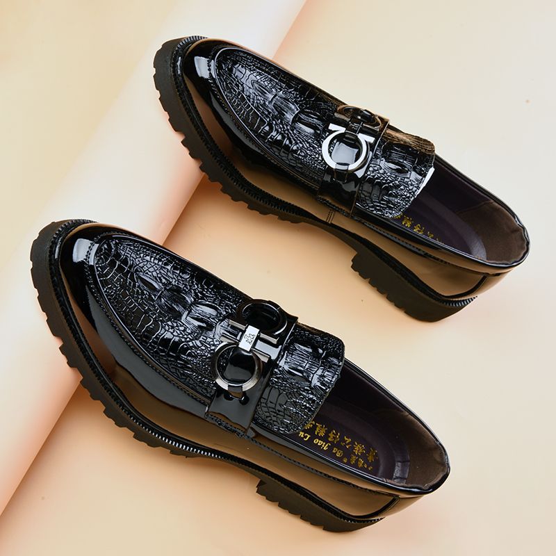 특허 가죽 신발 남자 밝은 가죽 올매치 캐주얼 비즈니스 두꺼운 밑창 남자 하이 엔드 슬립 온 DOUDOU LOAFERS 남자 여름