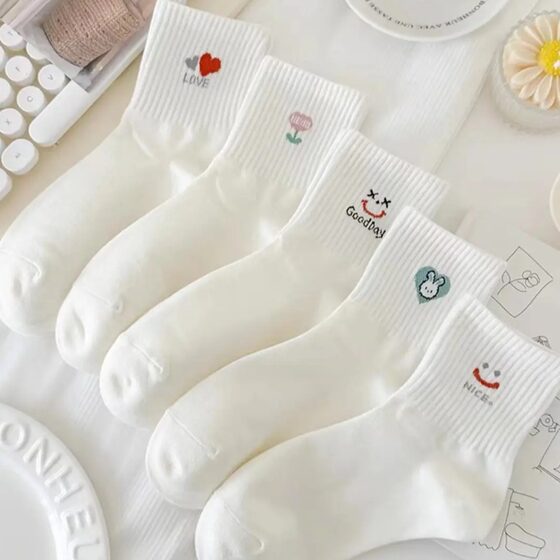 Autumn and winter tube socks ladies cartoon embroidery casual cotton women socks ins style simple ladies breathable socks wholesale