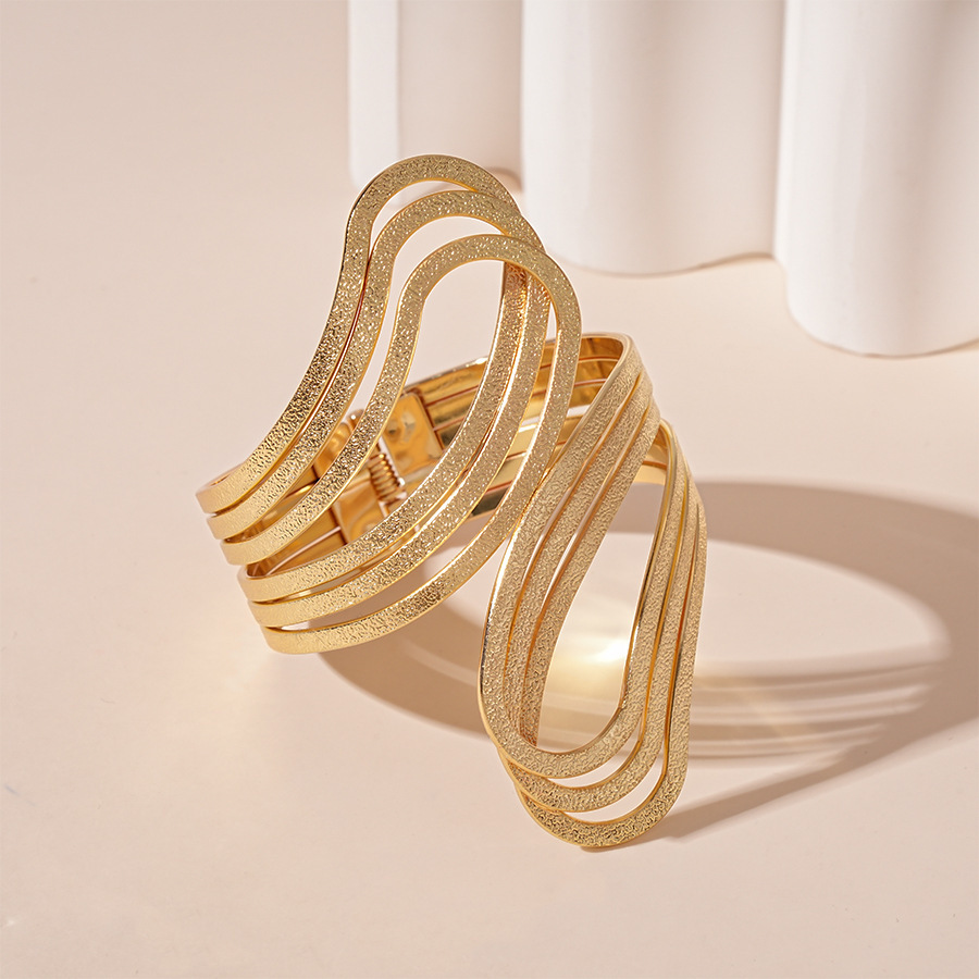 Pulsera de apertura geométrica irregular metálica europea y americana, personalidad exagerada, temperamento de nicho simple, joyería de alta gama femenina