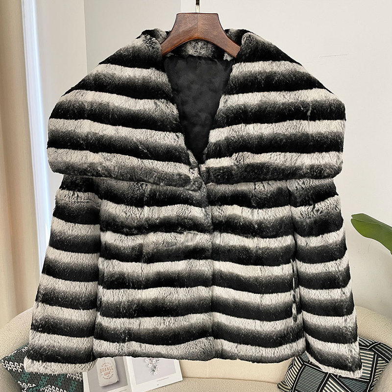 2025 New Winter Rabbit Fur Outwear Women's Short Lapel Fashionable Warm Chinchilla Color Fur Outwear 2025 New Winter Rabbit Fur Outwear Women's Short Lapel Fashionable Warm Chinchilla Color Fur Outwear