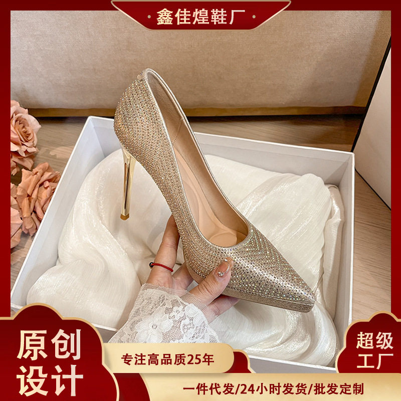 Giày cao gót nữ mũi nhọn gót nhọn siêu cao có đế chống thấm, phong cách quyến rũ — Màu vàng