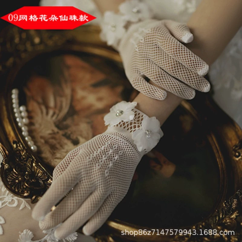 Short Lace Bridal Gloves with Pearls and Bow, Wrist-Length Elegant Wedding Accessory