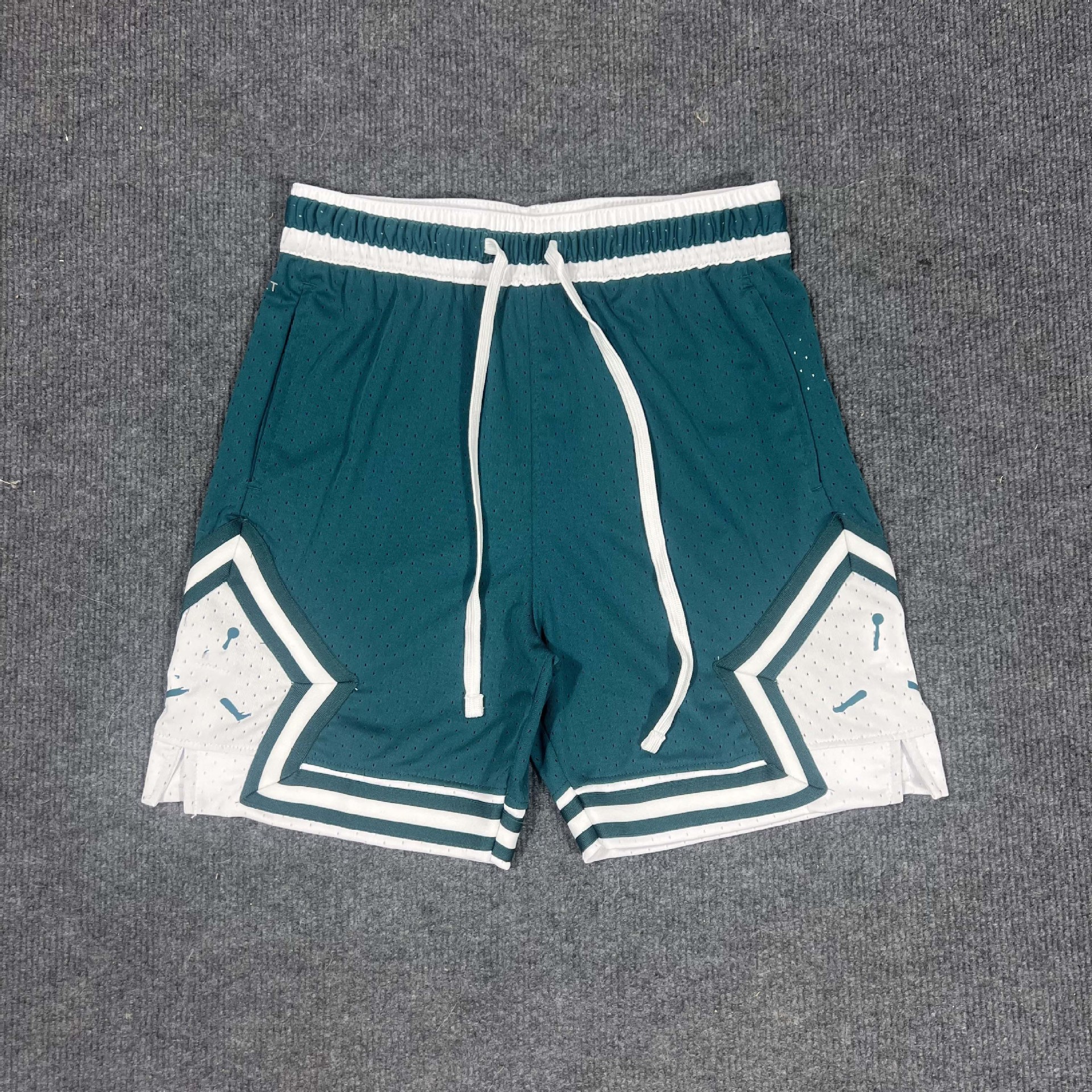 Nuevo estilo americano AJ trapecio moda transpirable deportes de secado rápido pantalones de cinco puntos pantalones de entrenamiento pantalones cortos de baloncesto pantalones cortos de futbol