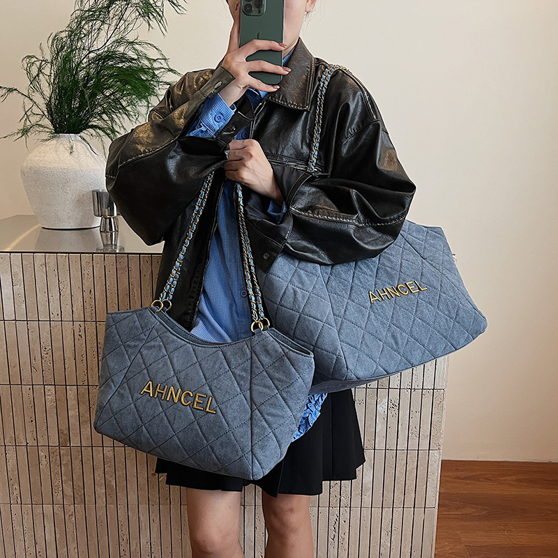 Bolsa de cadena de diamante transfronteriza bolsa de gran capacidad bolsa tote para mujeres otoño y invierno 2025 nueva bolsa de hombro de viaje de mano bolsa de brazo