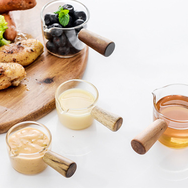 Outdoor mini -creative scale Milk cup Western restaurant small juice seasoning cup, the intentional wooden handle glass small milk cup