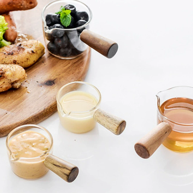 Outdoor mini -creative scale Milk cup Western restaurant small juice seasoning cup, the intentional wooden handle glass small milk cup