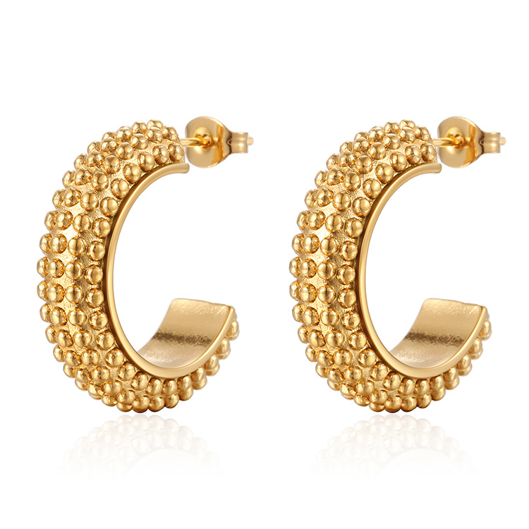 La moda europea y americana de acero inoxidable transfronteriza personalizada en forma de C pendientes minimalistas de acero de titanio 18K oro Internet celebridad pendientes alfiler para las mujeres