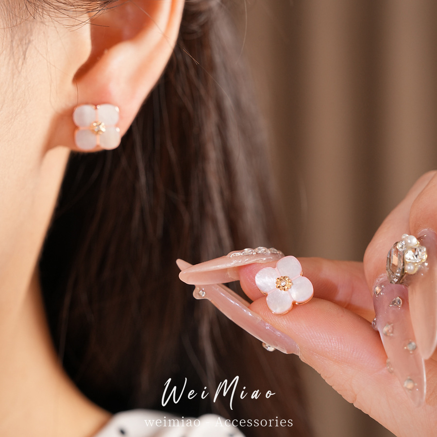 Flores de cerezo polvo de rosa de rosa de piedra collar ligero de lujo nicho de alto nivel sensación de cadena de clavícula dulce viento pequeño conjunto de joyas frescas