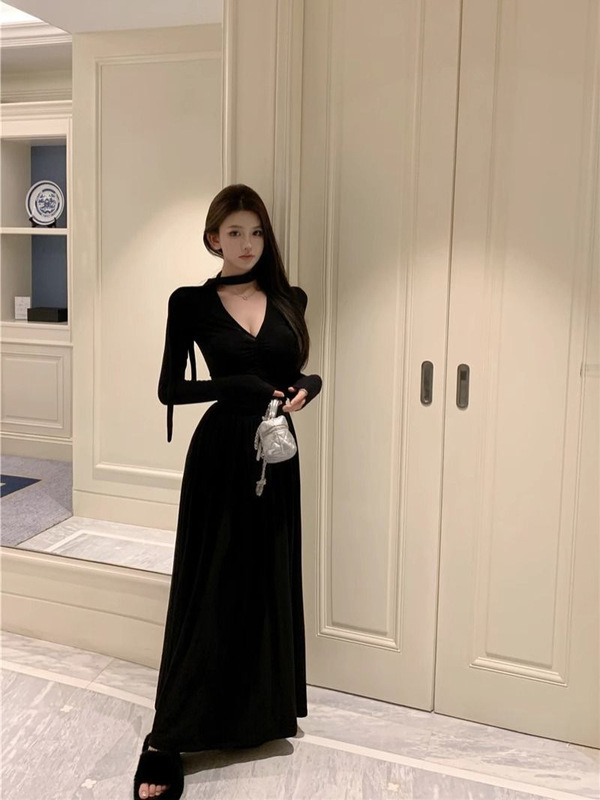 法式赫本风v领长袖连衣裙子女初秋季复古高级感收腰显瘦气质长裙|undefined
