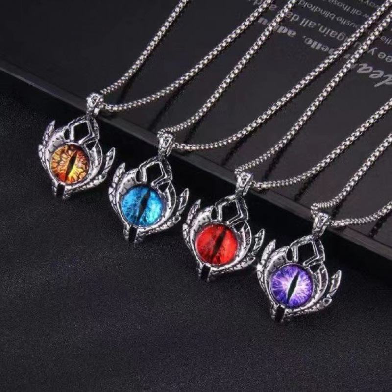 European and American style "Eye of Heaven" evil men's necklace, unique titanium steel orange eyes, alternative and trendy hip-hop jewelry for men.