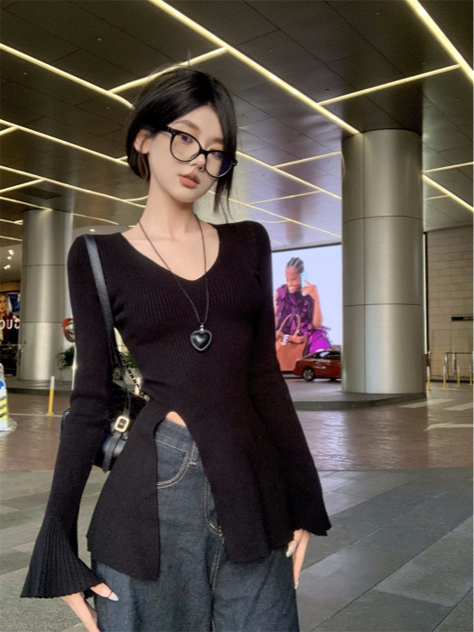 纯欲风深V领长袖秋季时尚气质开叉下摆收腰显瘦喇叭袖内搭上衣ins|undefined