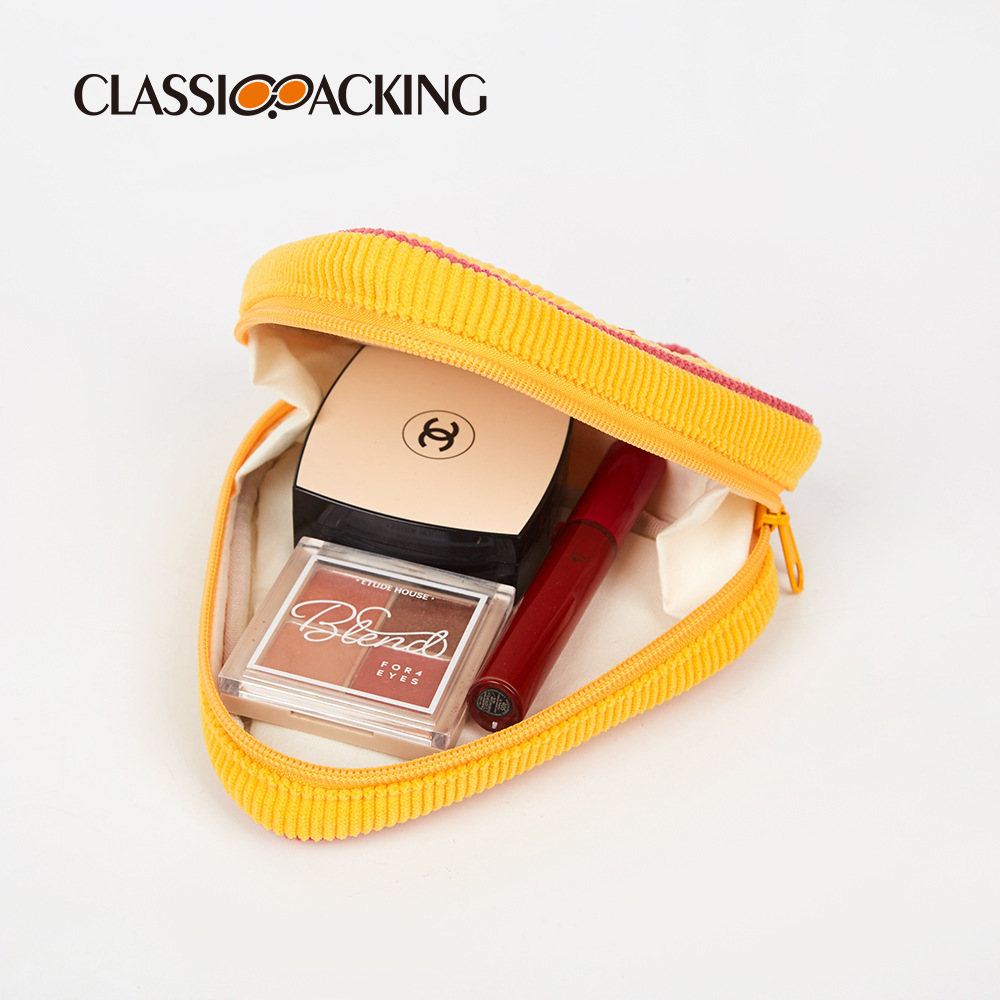 La tendencia del fabricante de la nueva bolsa de tarjetas colgante, la bolsa de almacenamiento de cosméticos de la serie de algodón triangulares creativos se puede imprimir con el logotipo