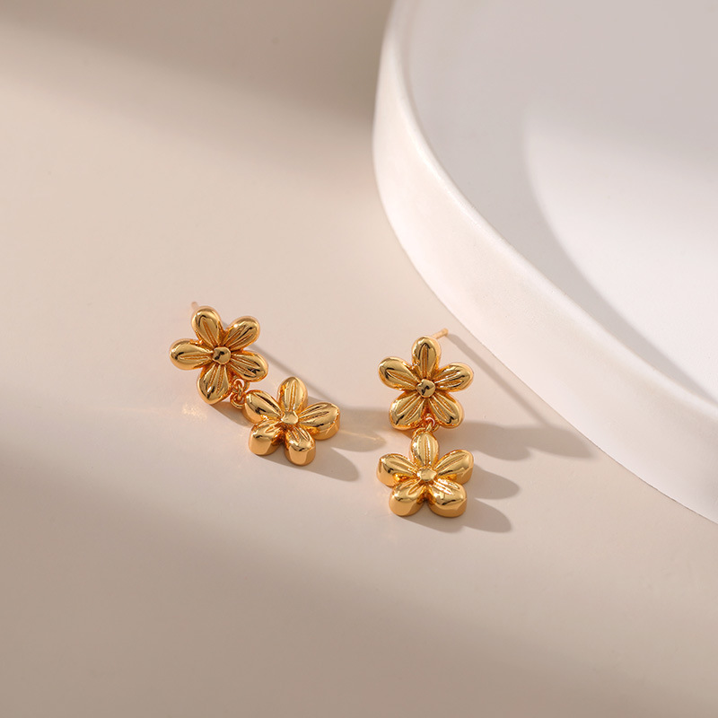1 Pair Elegant Lady Sweet Geometric Flower Plating Copper 18K Gold Plated Ear Studs display picture 4