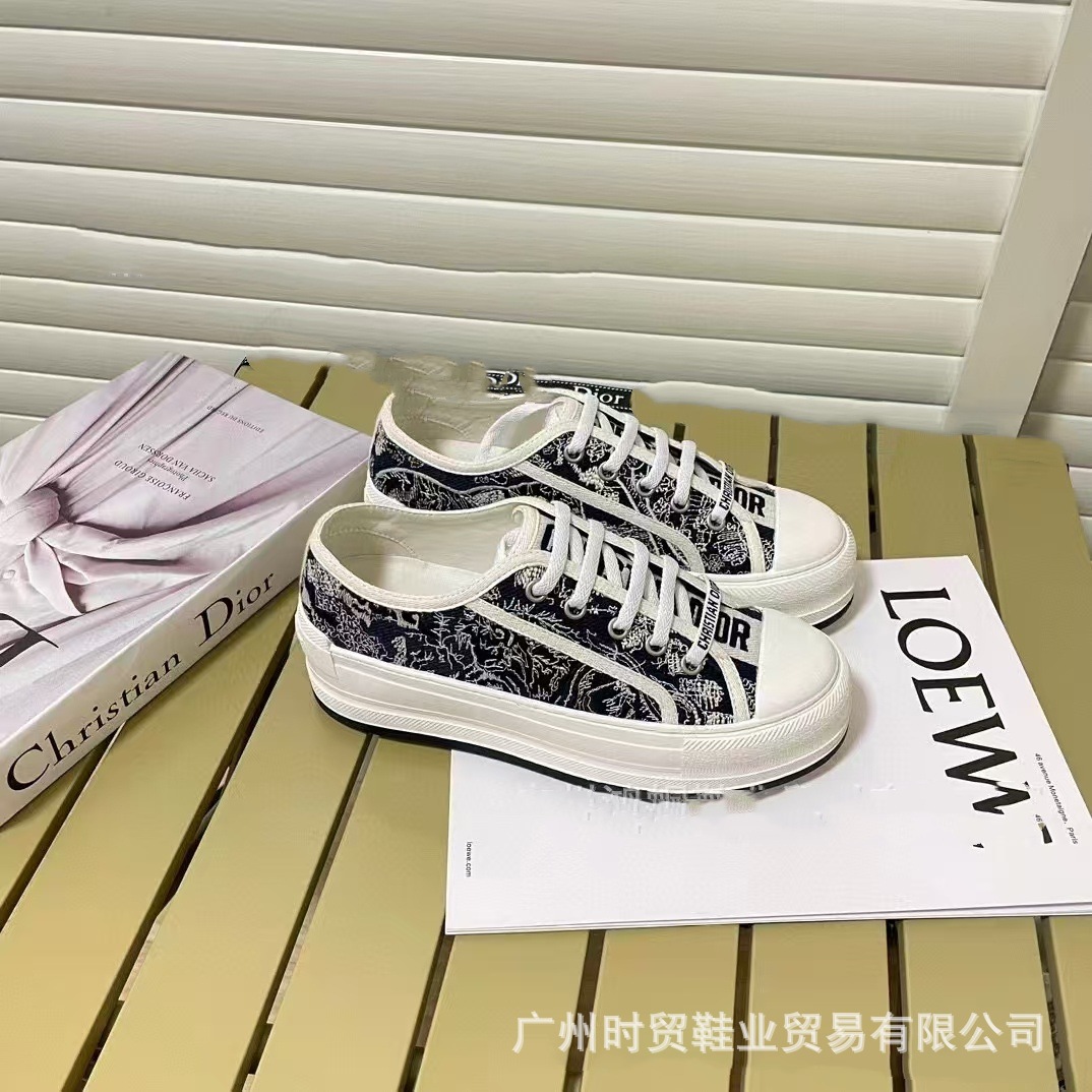 Silver tiger embroidery thick