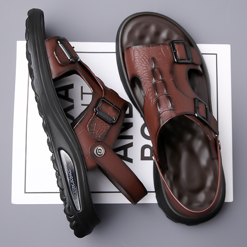 샌들 남성 가죽 2024 새로운 도착 여름 악어 패턴 캐주얼 비치 슈즈 비 슬립 아웃웨어 청소년 이중 사용 샌들