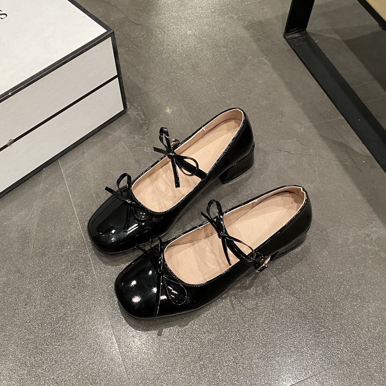 검은색