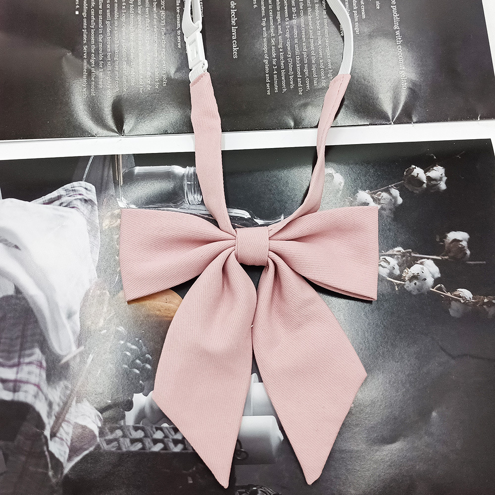 Spot al por mayor versión estrecha niña pequeña pajarita de raíz de plumas pajarita flor moda nuevo lazo color sólido jk pajarita satinado