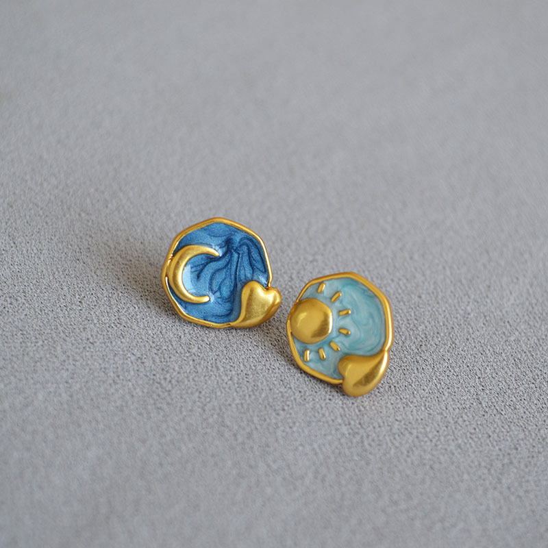 1 Pair Retro Moon Enamel Plating Copper Gold Plated Ear Studs display picture 3