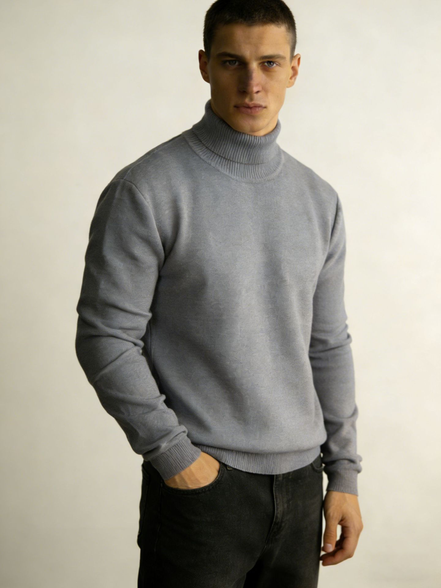 Suéter de punto Modell hombre de cuello alto otoño y invierno nuevo suéter de color sólido, suéter de negocios ligero, ropa de hombre