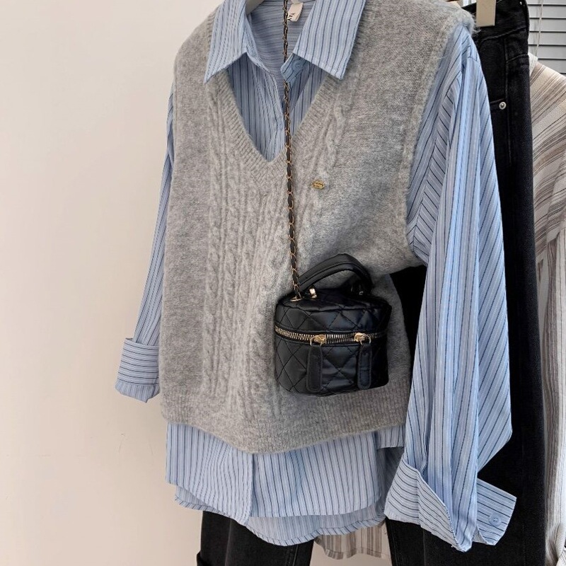 Korean Loose Gray V-Neck Twist Sweater Vest for Women in Autumn and Winter Sleeveless Vest Layered with Knitted Vest