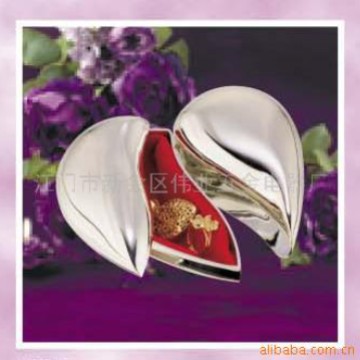 1825#   双开心型首饰盒