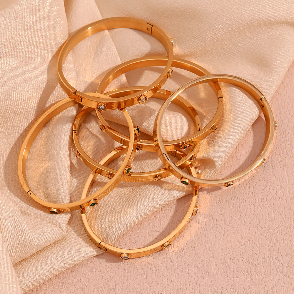 Plated 18K Heart Round Octet Star Zircon Buckle Bracelet