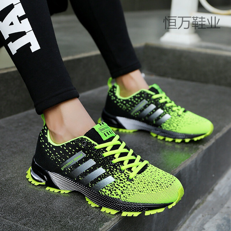 Fujian manufacturers couple lightweight running shoes jogging shoes 2022 spring new sneaker flying woven breathable shock absorption