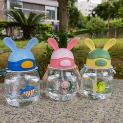 小蜜罐塑料小肚杯450ml 網紅吸管杯子兒童可愛小熊水壺背帶款