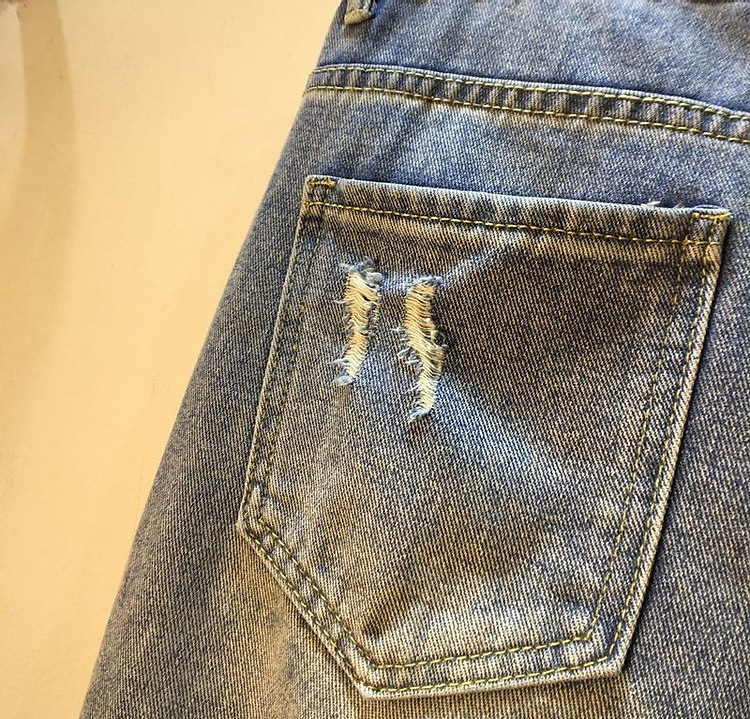 Damshorts med hög midja i denim med rhinestone och pärlor_voghion.com