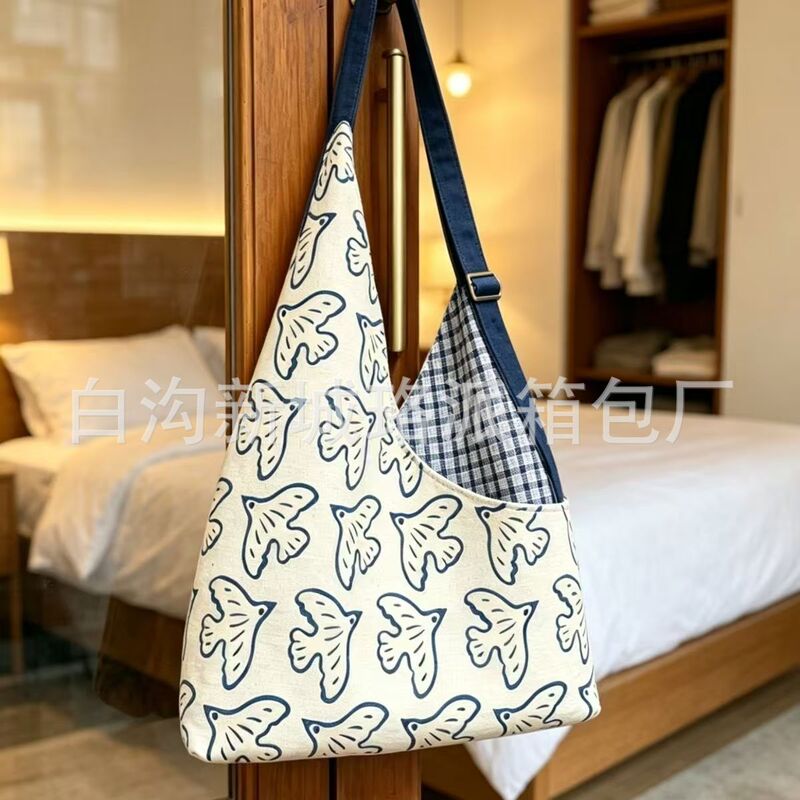 New Retro Niche Thai Triangle Bag with a High-End Feel, Patchwork Design, Single Shoulder Crossbody Bag, Large Capacity Casual Bag