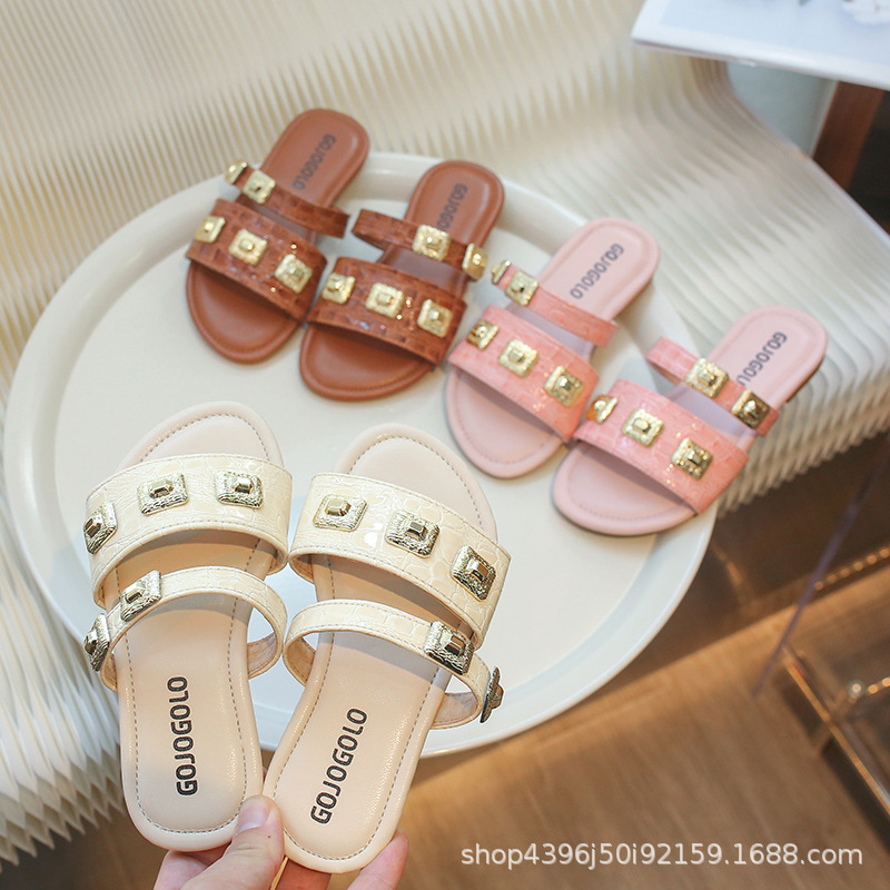 Sandals and slippers for girls summer outdoor wear fashion 2024 new beach Internet celebrity with cute one-word slippers trendy
