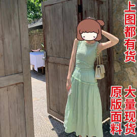 现货韩国设计感打揽压褶绿色小清新背心裙女2022夏季气质无袖长裙