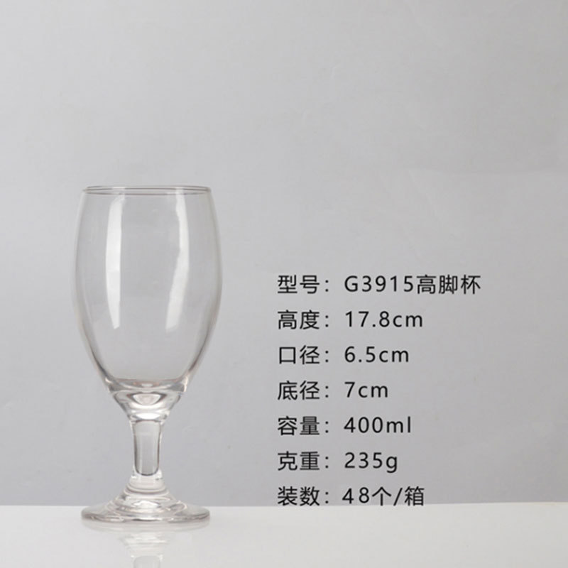 Un conjunto de tazas de champán caseras de vidrio de alto pie tazas de vino comerciales de alta calidad