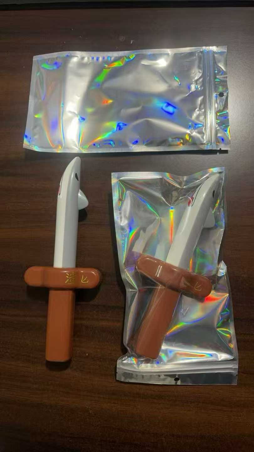 Espada de tiburón, extraña simulación de tiburón, cuchillo retráctil, juguete de primavera retráctil, cuchillo de juguete de plástico.