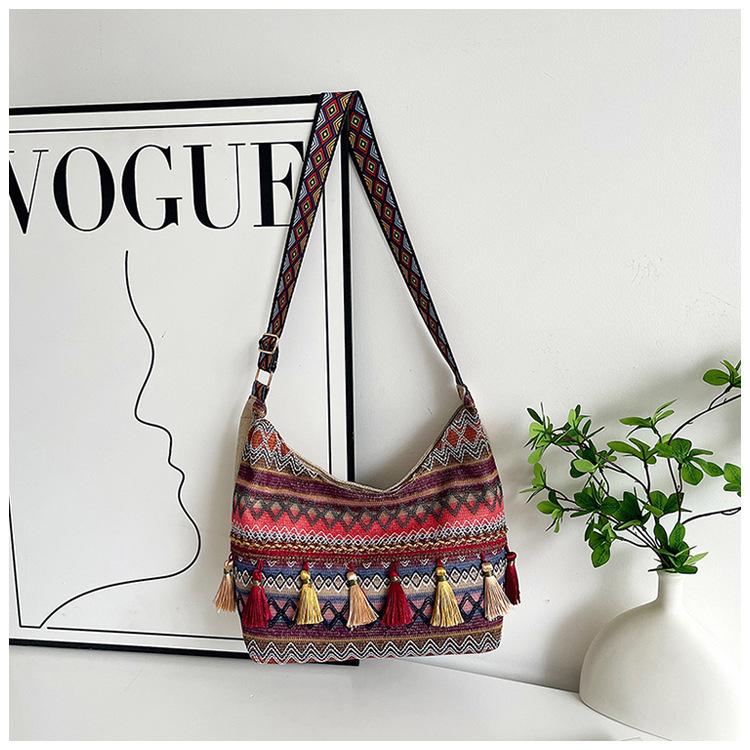 Large-capacity tote bag 2025 Summer new style trendy, simple and casual women's single-shoulder bag, artistic Chinese-style tassel bag undefined
